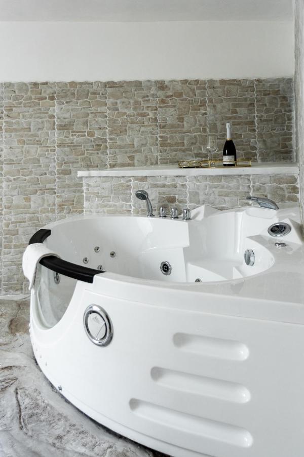 Lux Me - Jacuzzi & Suites Trastevere Rome Bagian luar foto